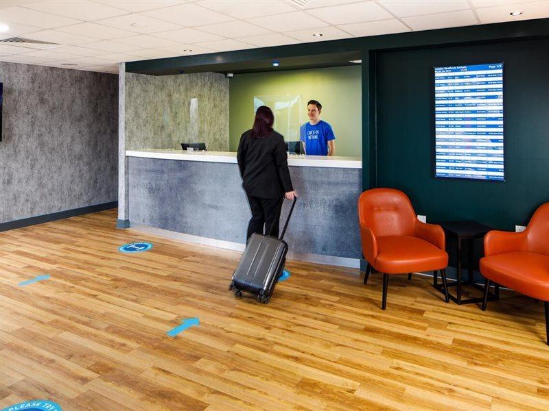 Ibis Budget London Heathrow T5 Slough Exterior foto