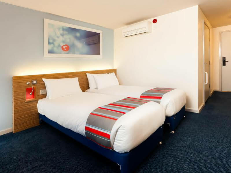 Ibis Budget London Heathrow T5 Slough Exterior foto